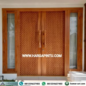Pintu Kupu Tarung Jendela Sambung Motif Ukiran Kawung
