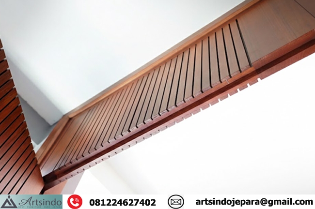 Detail Bagian Atas Pintu Depan Rumah Minimalis