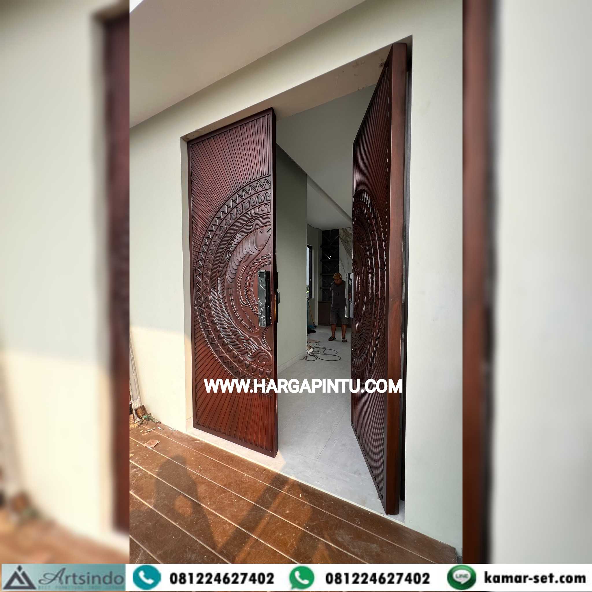 Pintu Engsel Pivot Kupu Tarung Ukir