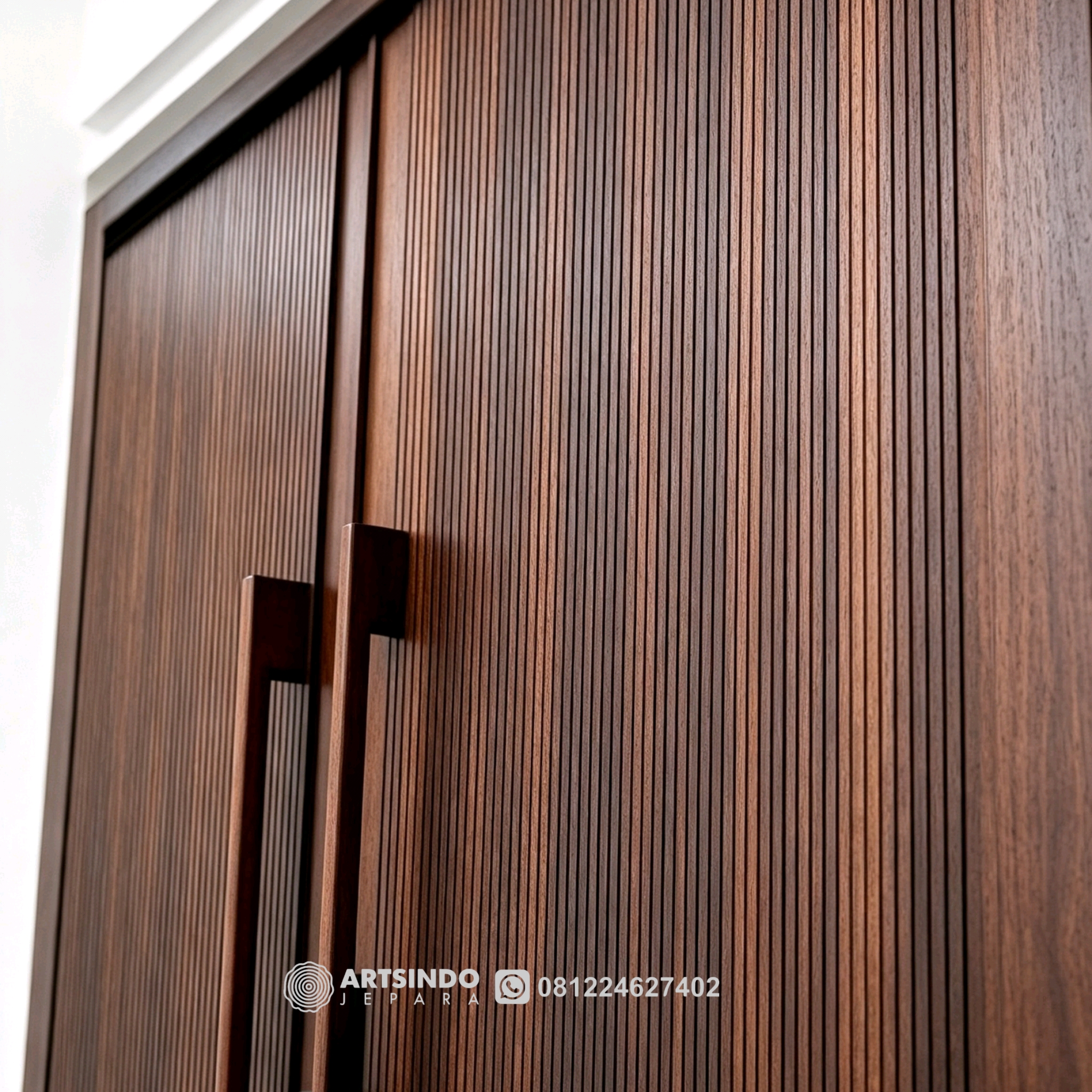 Detail Serat Kayu Jati Pintu Utama Frameless Detail Serat Kayu Jati Pintu Utama Frameless