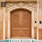 Pintu Utama Mewah Kayu Jati Kupu Tarung Lengkung Ukir Klasik